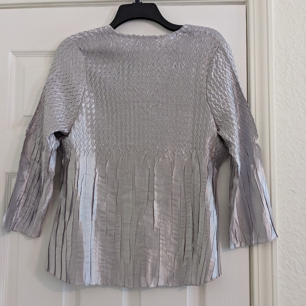 Gray Blouse EUC - Picture 2 of 4